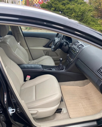 Toyota Avensis cena 29500 przebieg: 215000, rok produkcji 2011 z Warszawa małe 154